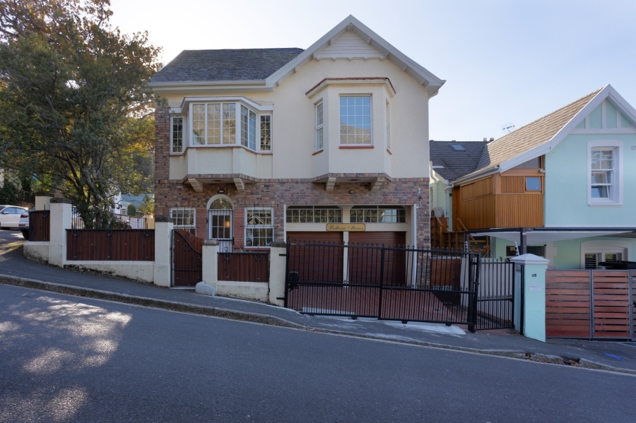 4 Bedroom Property for Sale in Gardens Western Cape
